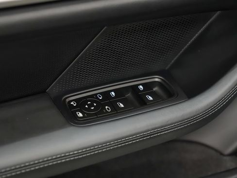 Certified 2025 Porsche Taycan 4S AWD/4WD image 24