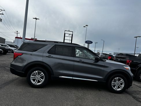 Used 2022 Ford Explorer XLT w/ Equipment Group 202A AWD/4WD image 7