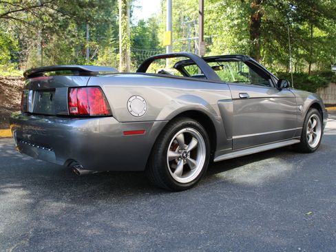 Used 2004 Ford Mustang GT RWD image 5