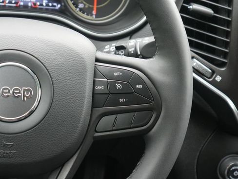 Used 2022 Jeep Cherokee Trailhawk w/ Sun, Sound & Nav Group AWD/4WD image 19