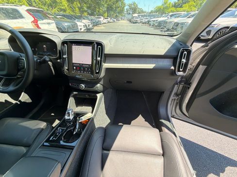 Used 2025 Volvo XC40 B5 Plus AWD/4WD image 21