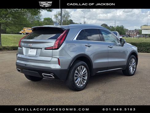 Used 2025 Cadillac XT4 Premium Luxury image 5