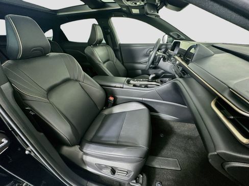 Used 2024 Toyota Crown AWD/4WD image 31
