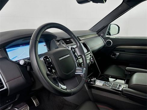 Used 2019 Land Rover Discovery HSE image 9