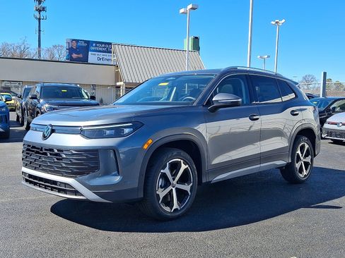 New 2026 Volkswagen Tiguan SE AWD/4WD image 2