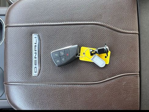 Used 2024 GMC Sierra 2500 Denali w/ Denali Reserve Package image 38