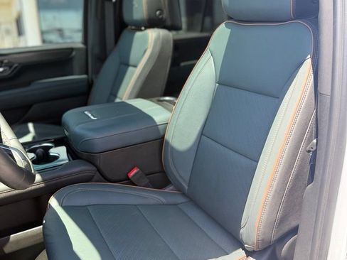 Used 2025 GMC Yukon AT4 w/ AT4 Premium Plus Package AWD/4WD image 10