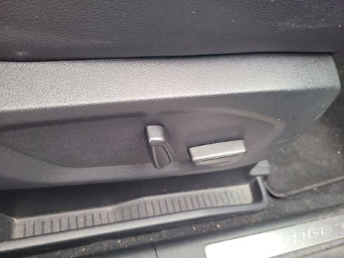 Certified 2024 Ford Edge Titanium image 29