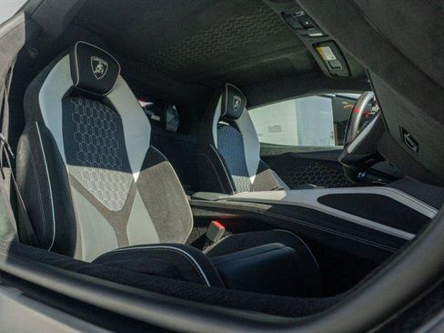 Used 2024 Lamborghini Revuelto image 15