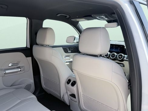 Used 2025 Mercedes-Benz GLB 250 image 39