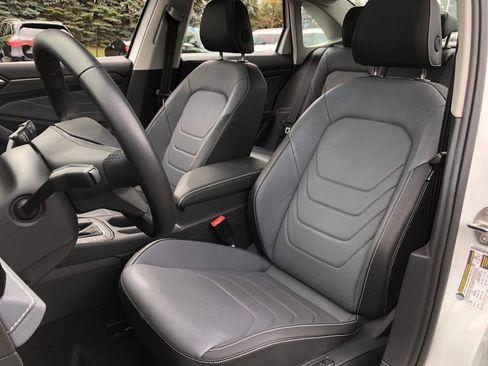 Used 2025 Volkswagen Jetta SEL image 34