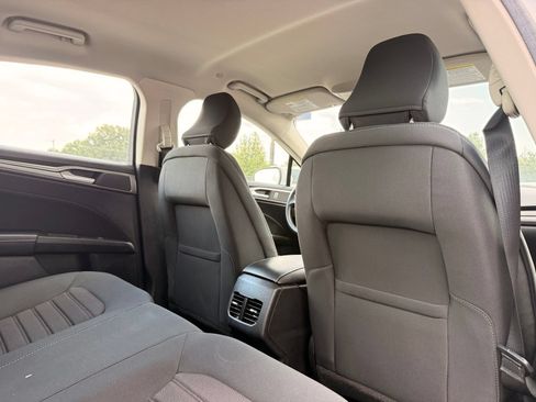 Used 2019 Ford Fusion SE FWD image 16