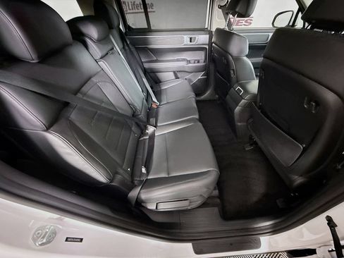Certified 2025 Hyundai Santa Fe Limited FWD image 33