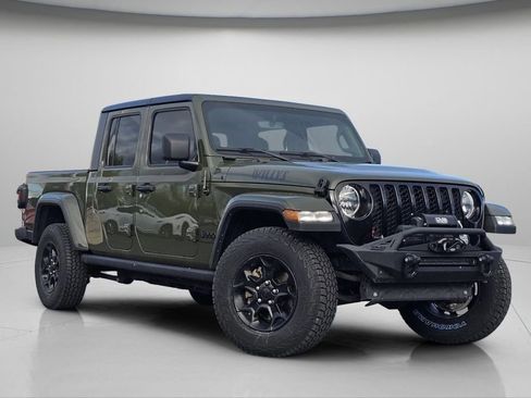 Used 2023 Jeep Gladiator Sport AWD/4WD image 2
