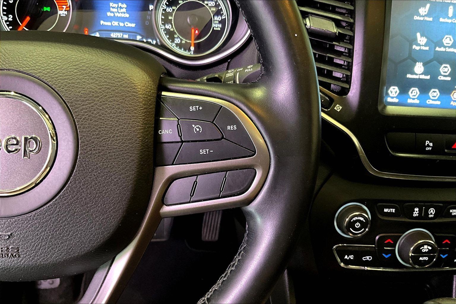Used 2021 Jeep Cherokee Latitude Lux w/ Sun & Sound Group FWD image 13
