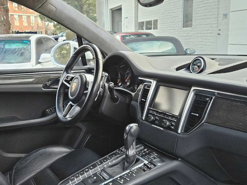 Used 2015 Porsche Macan Turbo image 10