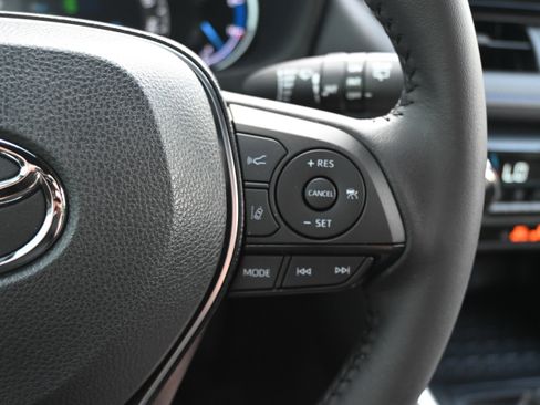 Used 2024 Toyota RAV4 SE image 19