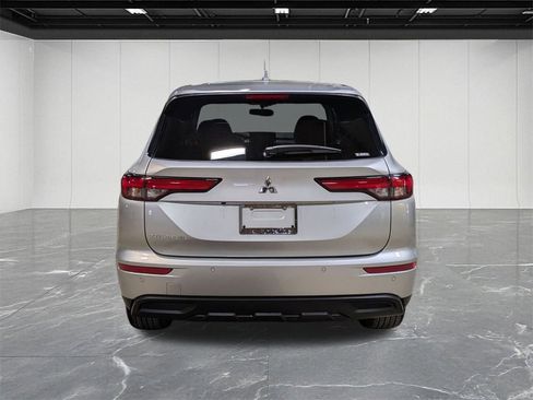 Used 2022 Mitsubishi Outlander ES image 4