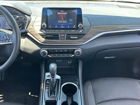 Used 2024 Nissan Altima 2.5 SV FWD image 16