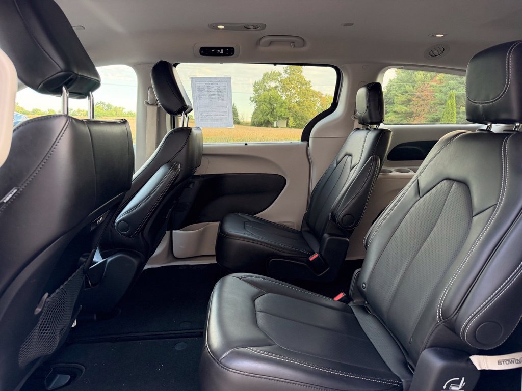 Used 2024 Chrysler Pacifica Touring-L FWD image 18