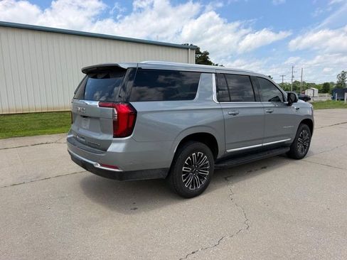 Used 2025 GMC Yukon XL Elevation w/ Technology Package AWD/4WD image 3