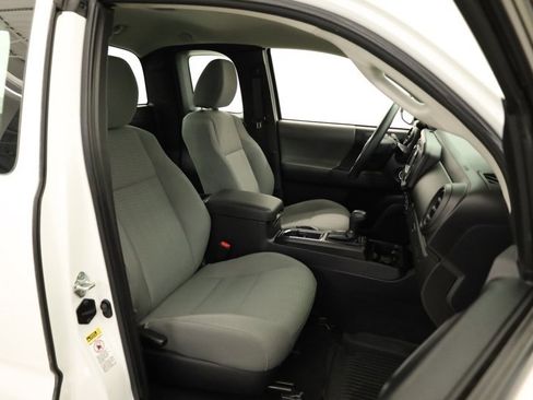 Used 2017 Toyota Tacoma SR image 28