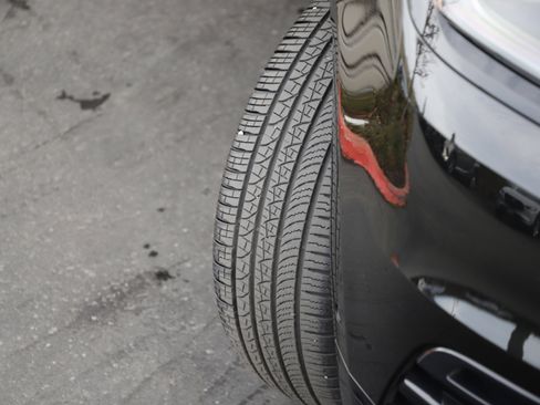 Certified 2026 Land Rover Range Rover Velar Dynamic SE image 3