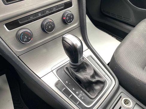 Used 2016 Volkswagen Golf S image 18