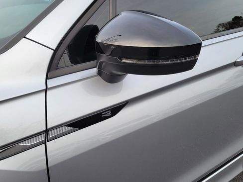 Certified 2024 Volkswagen Tiguan SE R-Line image 15