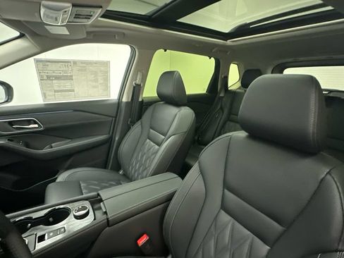 New 2026 Nissan Rogue Platinum AWD/4WD image 9