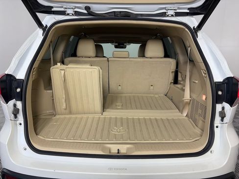 Used 2019 Toyota Highlander XLE AWD/4WD image 27