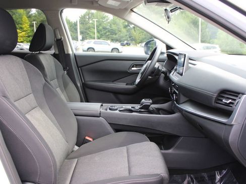 Used 2024 Nissan Rogue SV AWD/4WD image 13