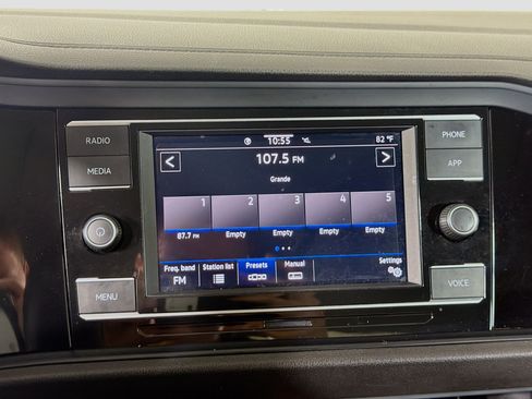 Used 2024 Volkswagen Jetta SE FWD image 21