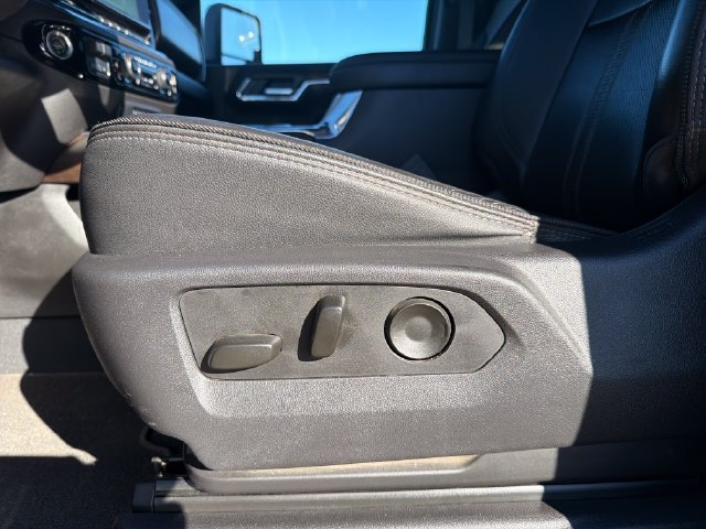 Used 2024 Chevrolet Silverado 3500 High Country w/ Technology Package AWD/4WD image 16