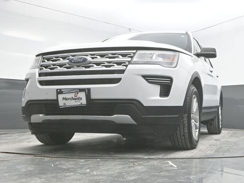 Used 2018 Ford Explorer XLT image 28