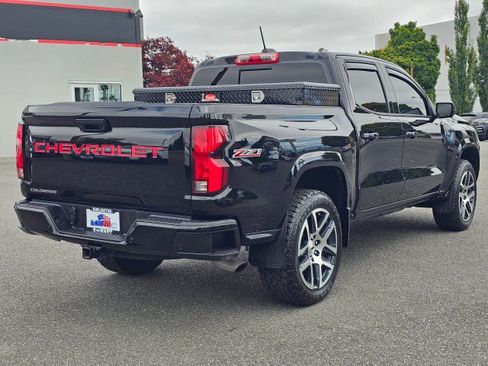 Used 2023 Chevrolet Colorado Z71 w/ Z71 Convenience Package 2 AWD/4WD image 3