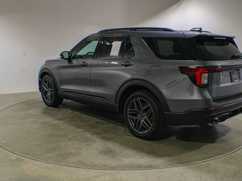 Used 2025 Ford Explorer ST AWD/4WD image 4