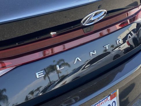 Used 2023 Hyundai Elantra SEL w/ Convenience Package FWD image 6