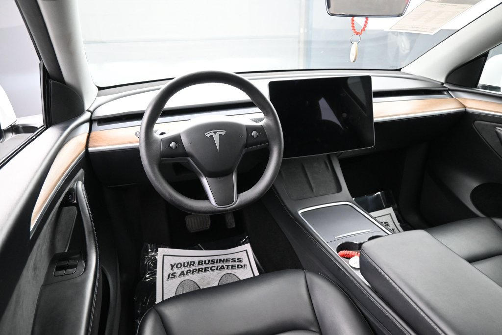 Used 2024 Tesla Model Y 2WD image 17