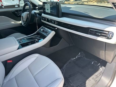 New 2026 Lincoln Aviator AWD w/ Jet Appearance Package image 15