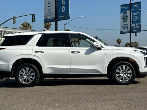 Used 2023 Hyundai Palisade SE image 3