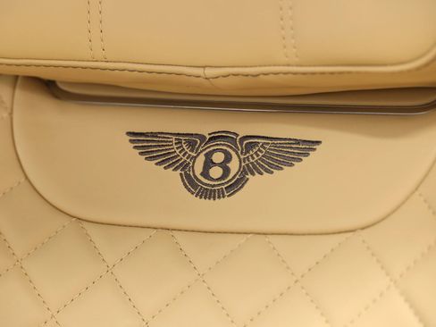 Used 2018 Bentley Bentayga AWD/4WD image 61