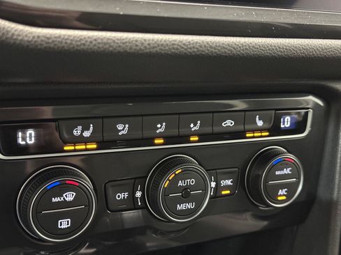 Used 2020 Volkswagen Tiguan SEL AWD/4WD image 25