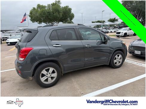 Used 2018 Chevrolet Trax LT w/ LT Convenience Package FWD image 5