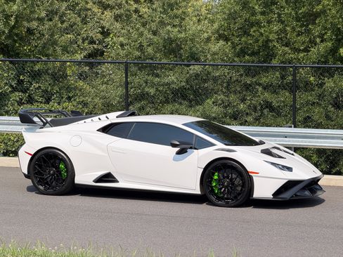 Used 2024 Lamborghini Huracan STO RWD image 14