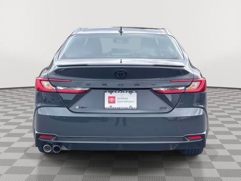 Used 2025 Toyota Camry SE image 6
