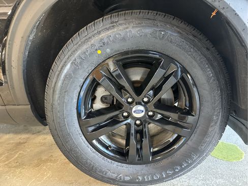 Used 2023 Ford Explorer XLT w/ Equipment Group 202A AWD/4WD image 49