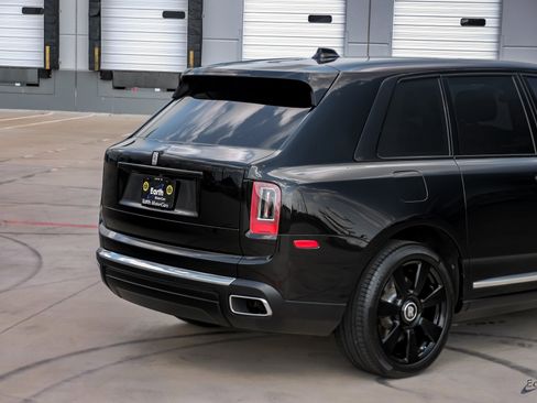 Used 2022 Rolls-Royce Cullinan image 14