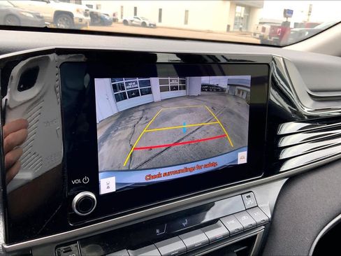 Used 2025 Toyota Camry LE image 27