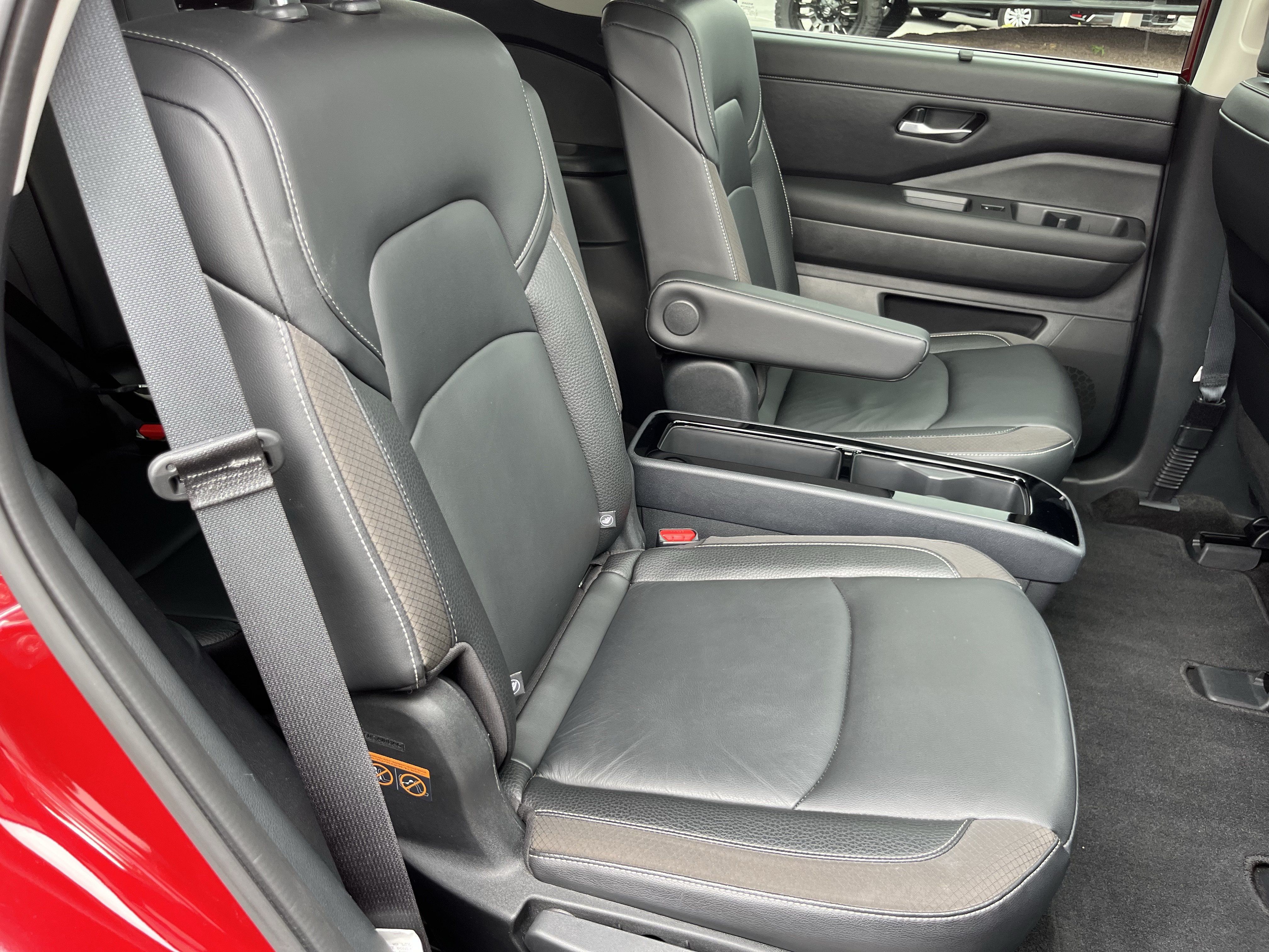 Used 2024 Nissan Pathfinder SL w/ SL Premium Package AWD/4WD image 4